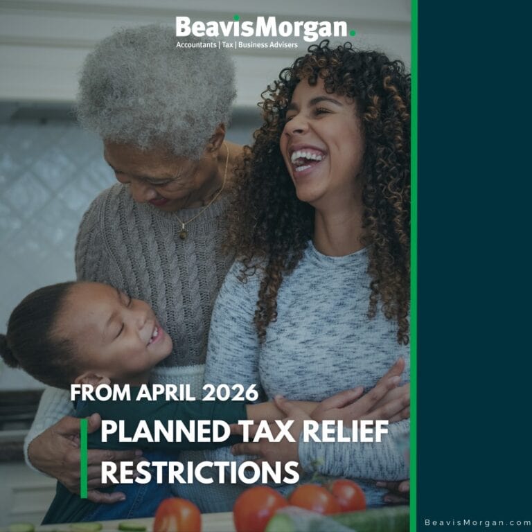 Article title with a picture of a family from different generations in the background